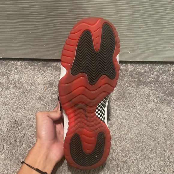 Jordan 11 breds - Picture 2 of 4
